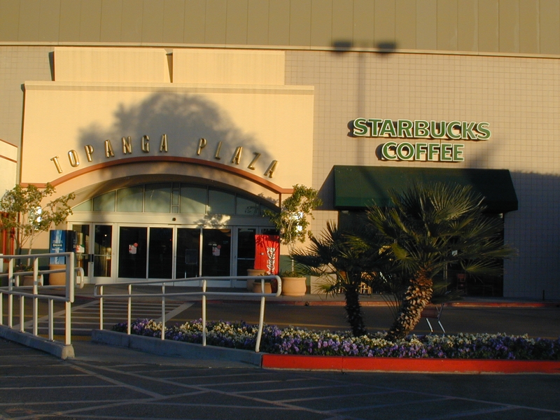 File:Westfield Topanga Mall Staircase - panoramio.jpg - Wikimedia